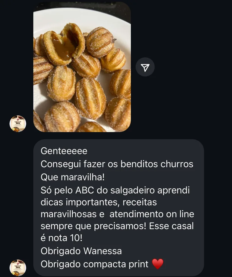 Mensagem de uma aluna com foto de churros recheados: ela conta que conseguiu fazer os churros e agradece à Wanessa e à Compacta Print.